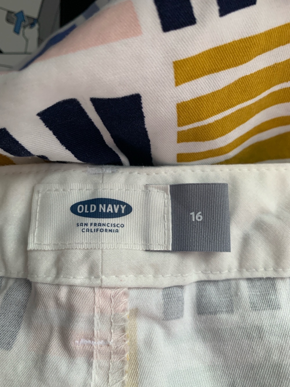 Old Navy Printed Shorts - Picture 4 of 5